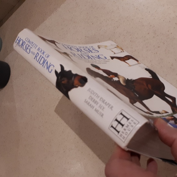Complete Book of Horses and Riding. - Picture 2 of 3